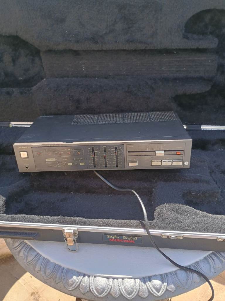 Technics Amp and Graphic equaliser 