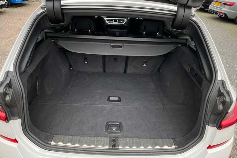 2021 BMW 3 Series 320i M Sport 5dr Step Auto ** Rear Parking Camera - Heated Seats ** Semi-Au Est...