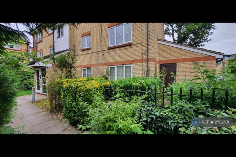 1 bedroom flat in Heddington Grove, London, N7 (1 bed) (#2702671)