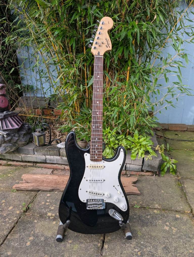 Squier Strat. Black 