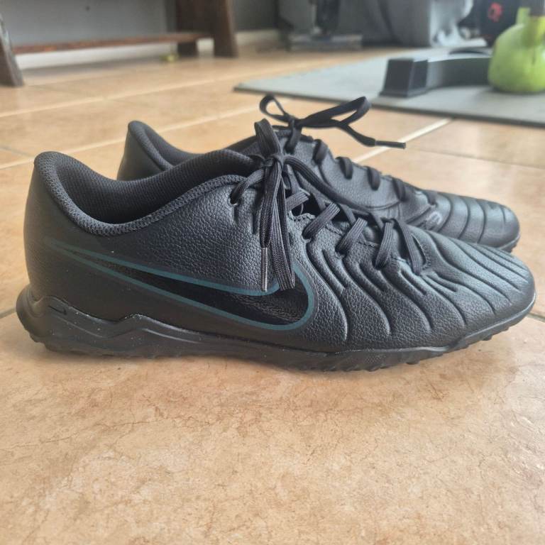 Nike astro turf football boots/Trainers 