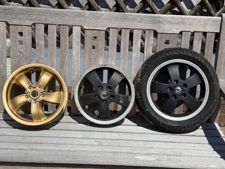 Vespa gts wheels