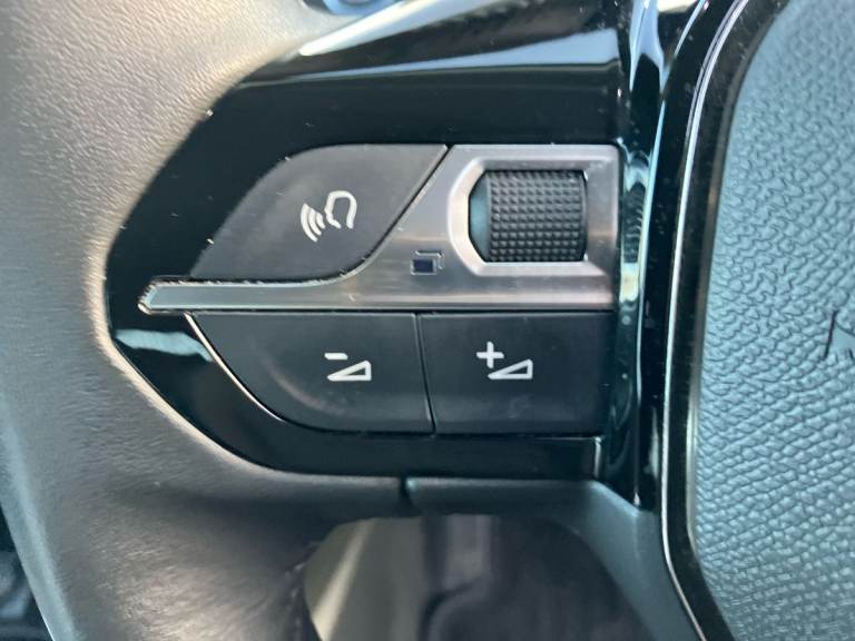 2022 Peugeot 2008 1.2 PureTech Allure Premium 5dr Estate PETROL Manual