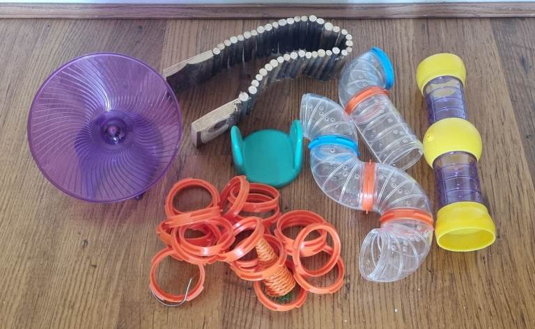 FREE PET STUFF Ferplast Hamster Cage Tube and Accessories