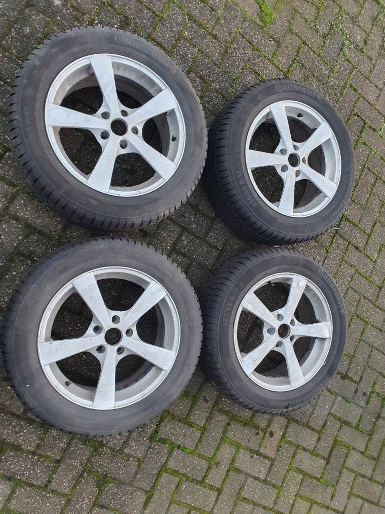 4 AUDI 2014 A6 SE TDI (3.0L) 17inch alloy wheels & Winter Tyres