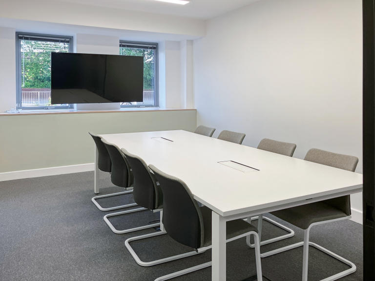 Preston - PR11AF \ Large Office for Rent Customisable for 10 Desks