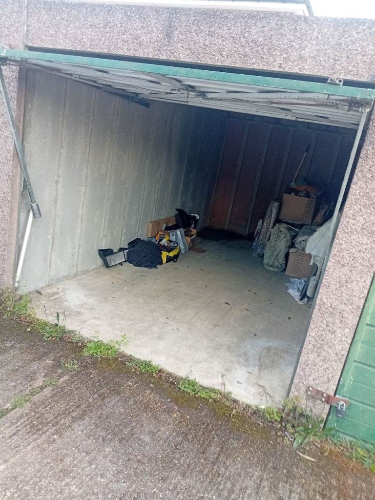 Garage hire available immediately A1 M25