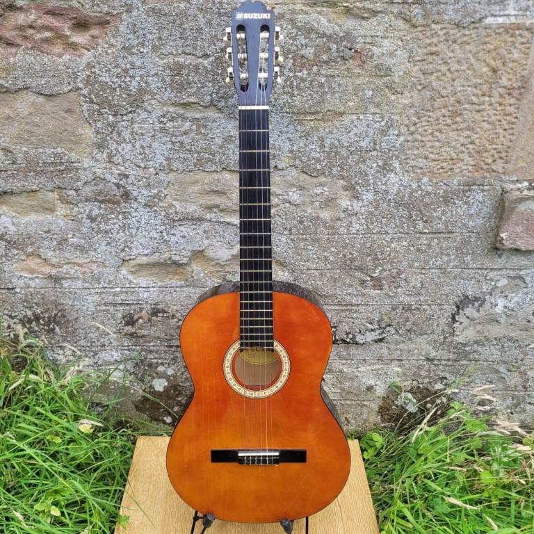 Suzuki Vintage Classical Acoustic Guitar 