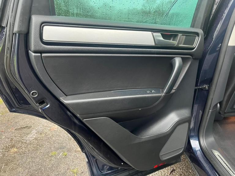 2014 Volkswagen Touareg 3.0 TDI V6 BlueMotion Tech R-Line Tiptronic 4WD Euro 5 (s/s) 5dr ESTATE D...