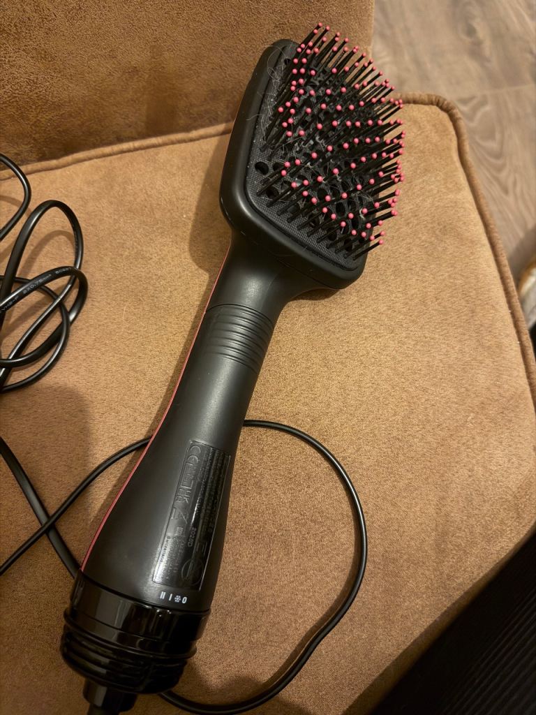 Revlon One-Step Hair Dryer and Volumiser – As Good As New