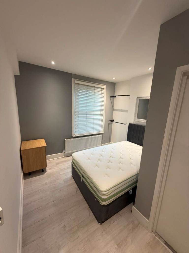 Furnished room in the Town Centre of Alyesbury