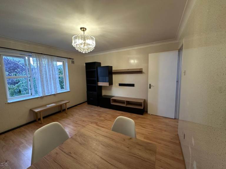 SPACIOUS 1 BEROOM FLAT 