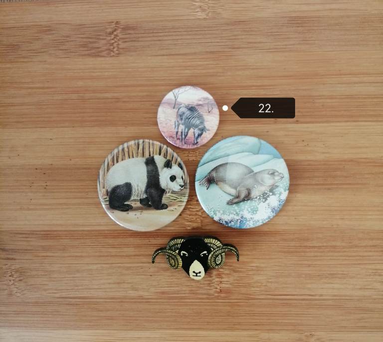 Vintage Animal pin badges x 4 