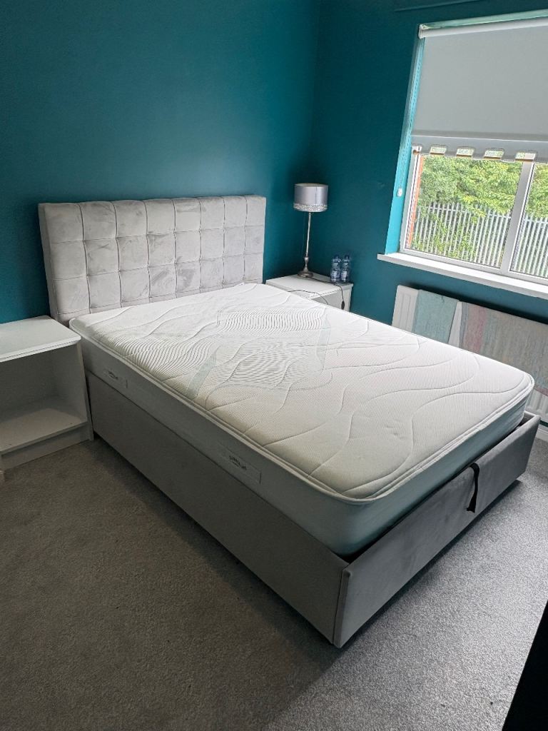 Double ottoman bed 
