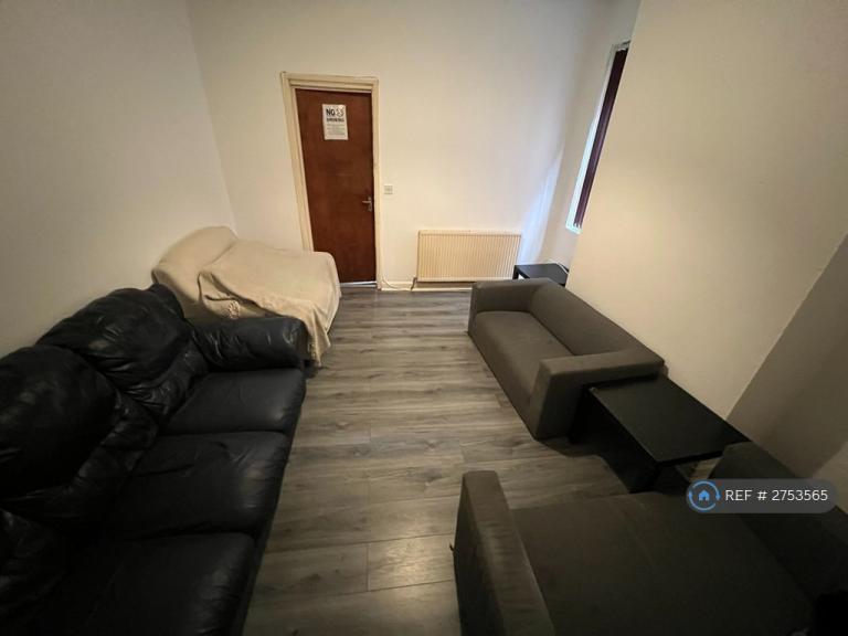 8 bedroom house in Egerton Road, Manchester, M14 (8 bed) (#2753565)