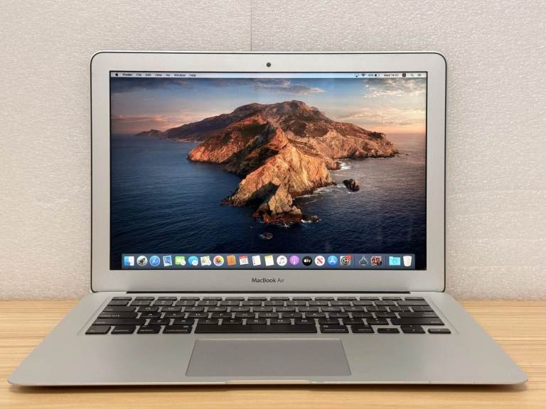 Macbook Air 3.1Ghz i7 8gb SSD 2017