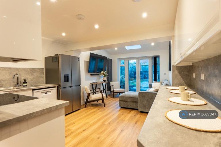 6 bedroom house in Robin Mews, Loughborough, LE11 (6 bed) (#3077047)