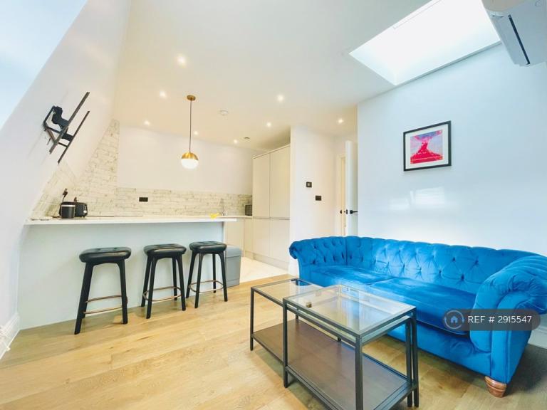 1 bedroom flat in Vauxhall Bridge Road, London, SW1V (1 bed) (#2915547)