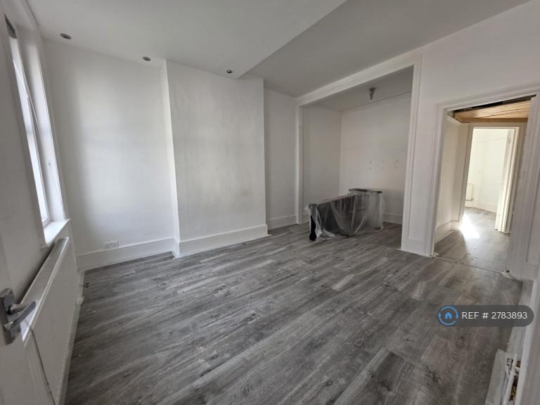 2 bedroom flat in East Finchley, London, N2 (2 bed) (#2783893)