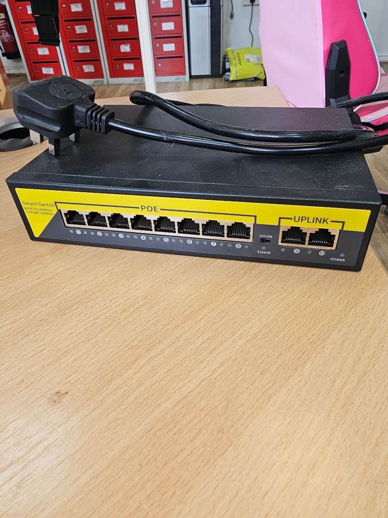 PoE Network Switch 8-Port with Uplink – Good Condition