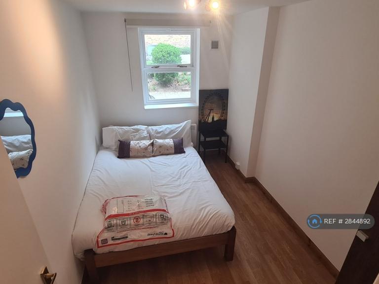 1 bedroom in De Vere Court, London, E5 (#2844892)