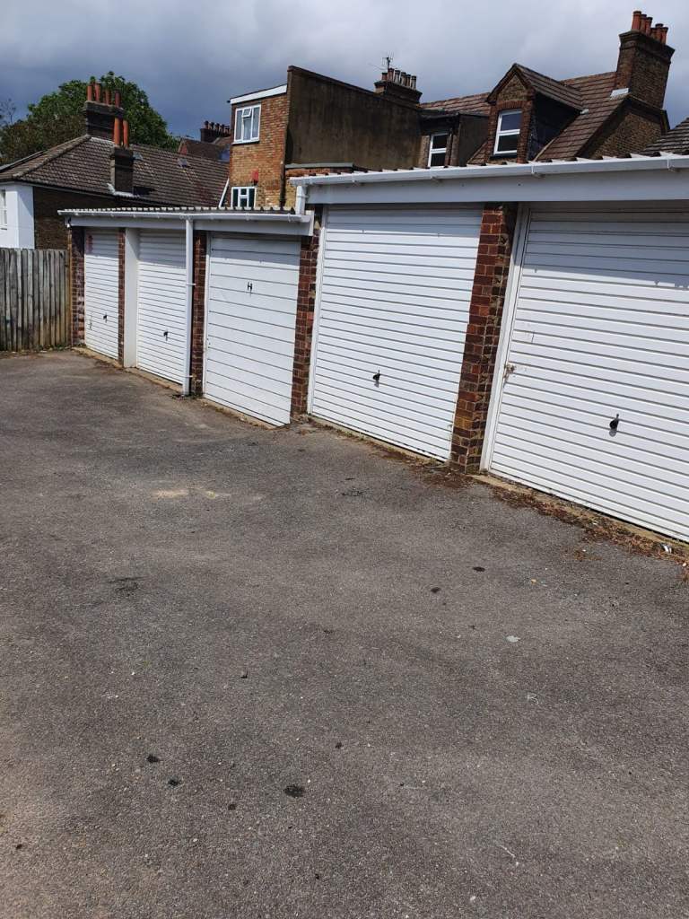 Lock up garage near Watford cctv 