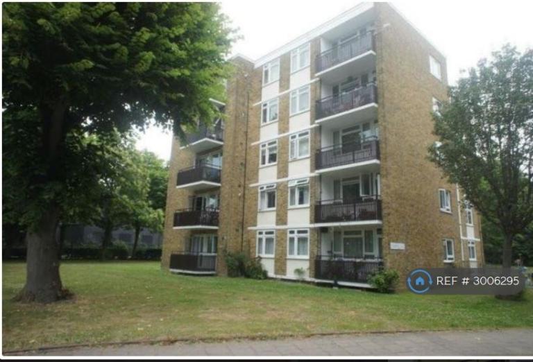 2 bedroom flat in Strathdon Drive, London, SW17 (2 bed) (#3006295)