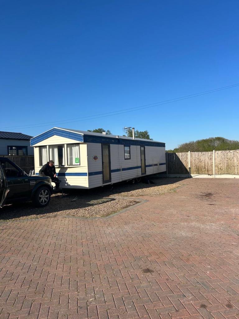 Three bedroom  static Mobile home rent £1200 pcm