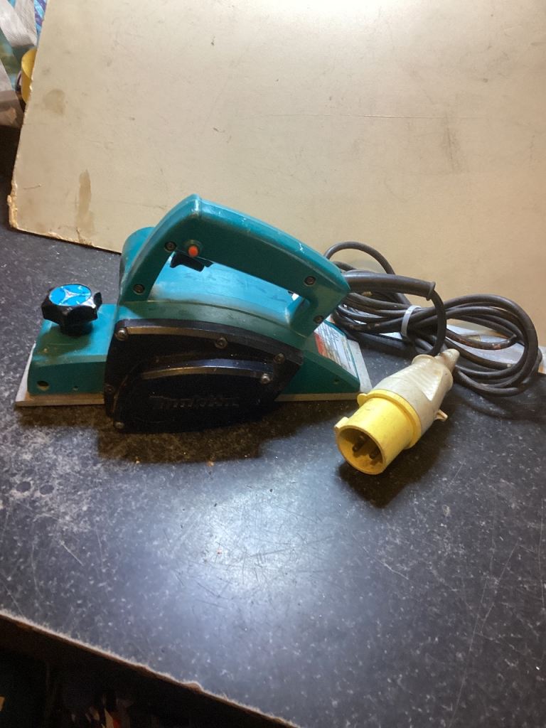 Makita 110 v planer  model 1902
