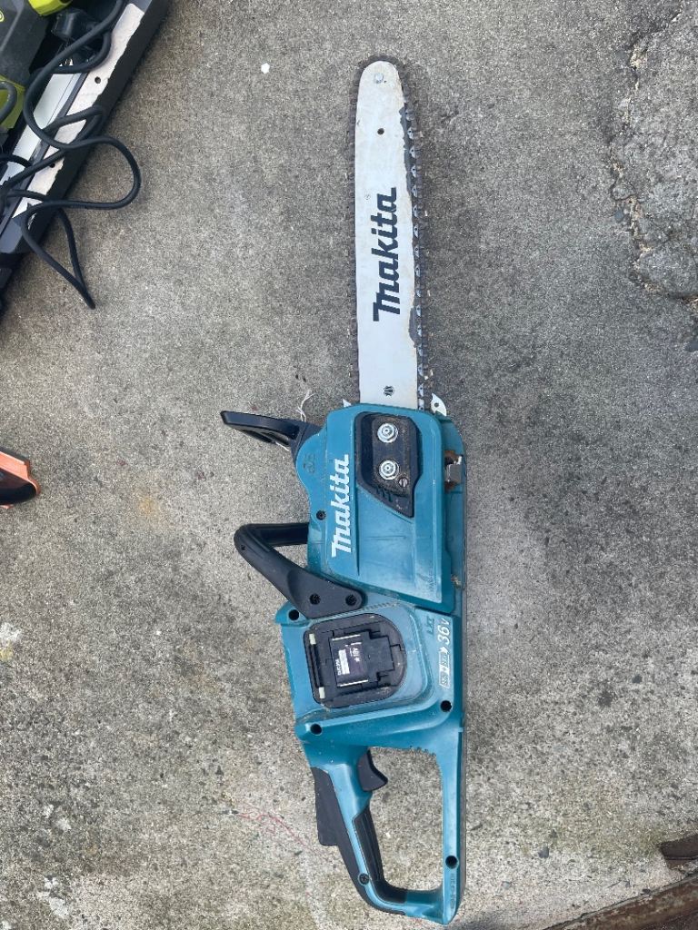 Makita DUC355Z Twin 18v / 36v LXT Cordless 35cm 14" Chainsaw - No Batteries