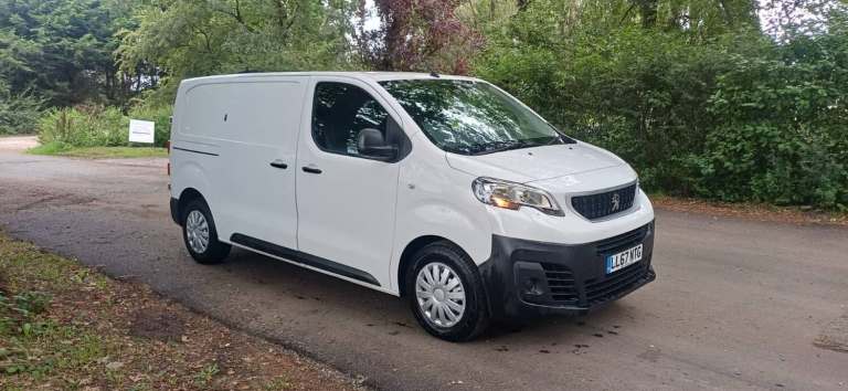2017 Peugeot Expert 1400 2.0 BlueHDi 120 Professional Van 84k a/c history finance available  PANE...