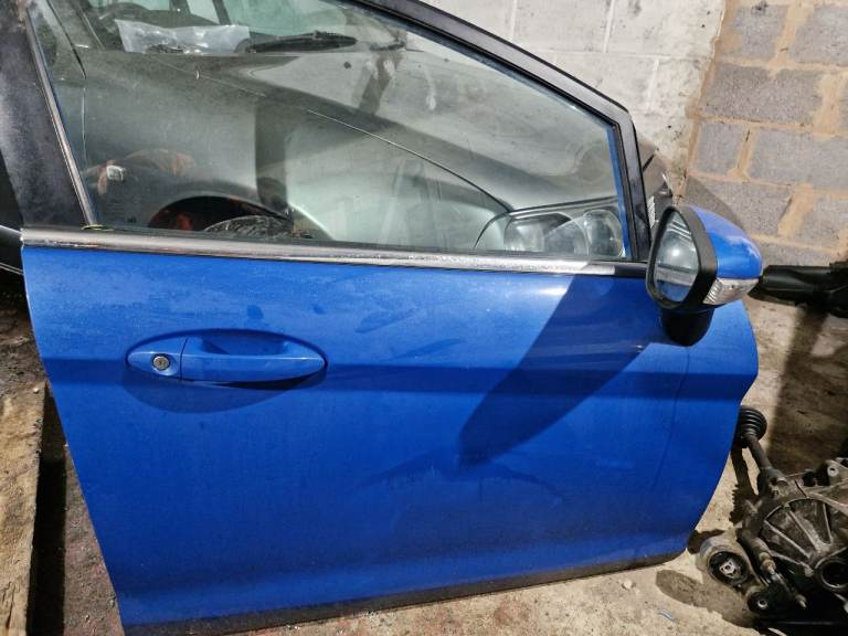 Mk7.5 ford fiesta drivers door complete 