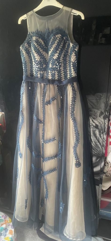 Wedding / Evening / prom / occasion Dress 
