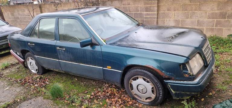 1995-M  Mercedes E Class W124 E200 AUTO saloon 