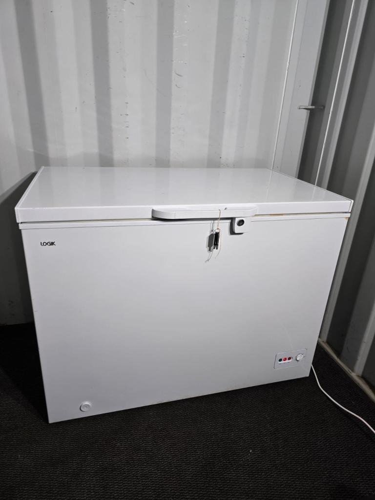 Free Delivery - Logik Chest Freezer 290 Litres (£230)