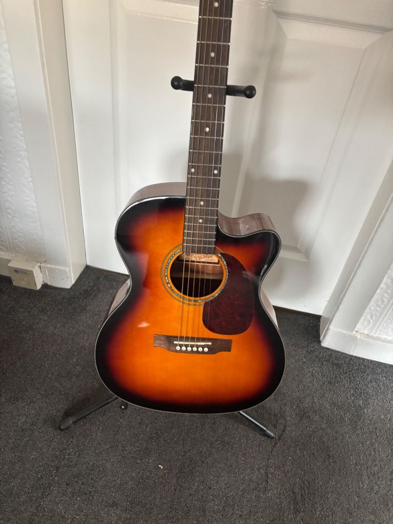 Electro acoustic guitar 