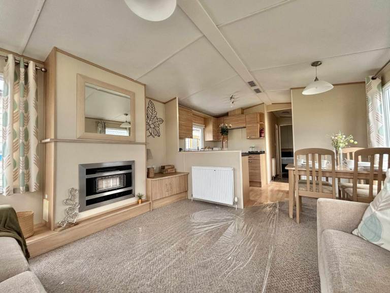 CHEAP STATIC CARAVAN FOR SALE AT BROADLAND SANDS HOLIDAY PARK - 11.5 MONTH OWNER SEASON!