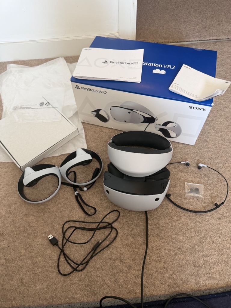 PlayStation VR2 headset and controllers *NEW*