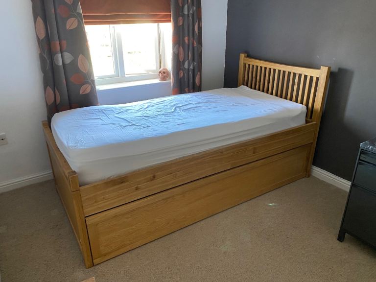Solid Oak Single Bed with Truckle Pull-Out – Excellent Condition