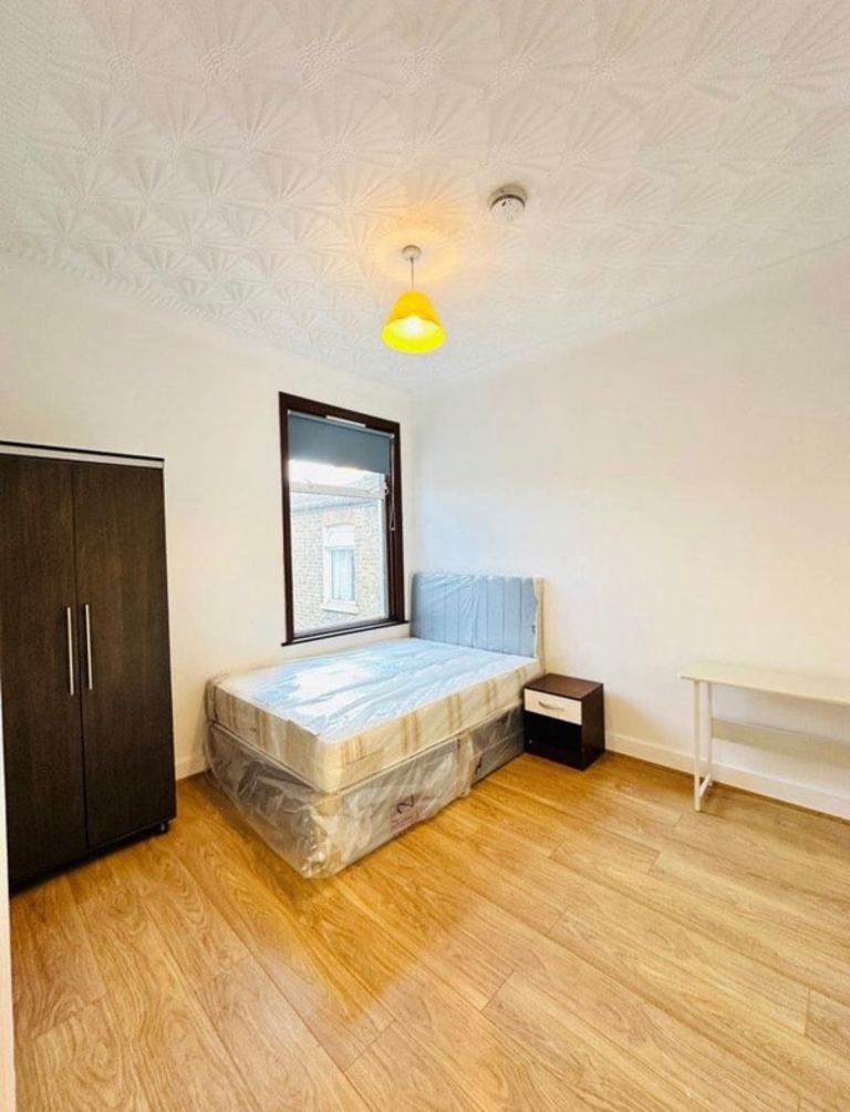 Double Room For Rent - E7 8QU