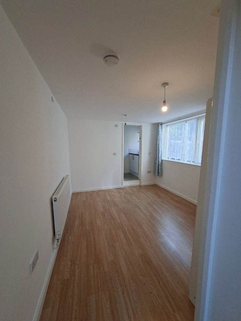Studio with private entrance, all bills included 