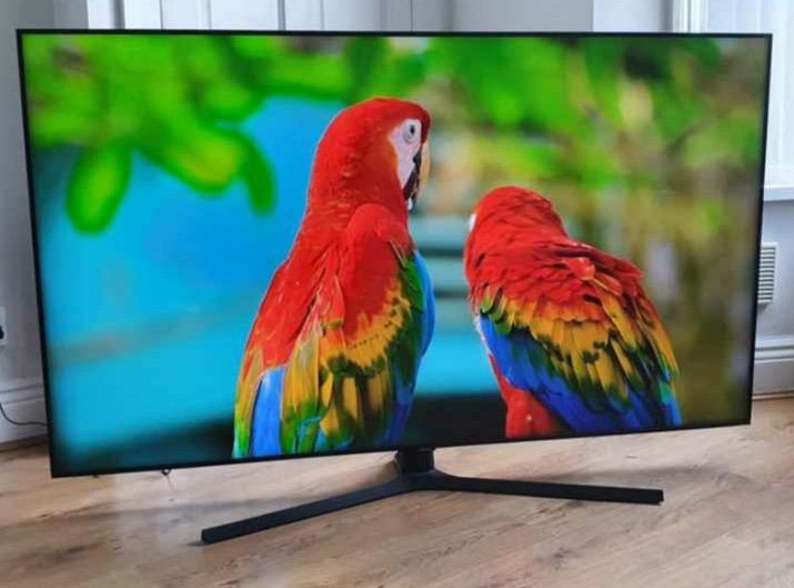 Samsung UltraHD 4K Smart 43inch Tv and Remote 