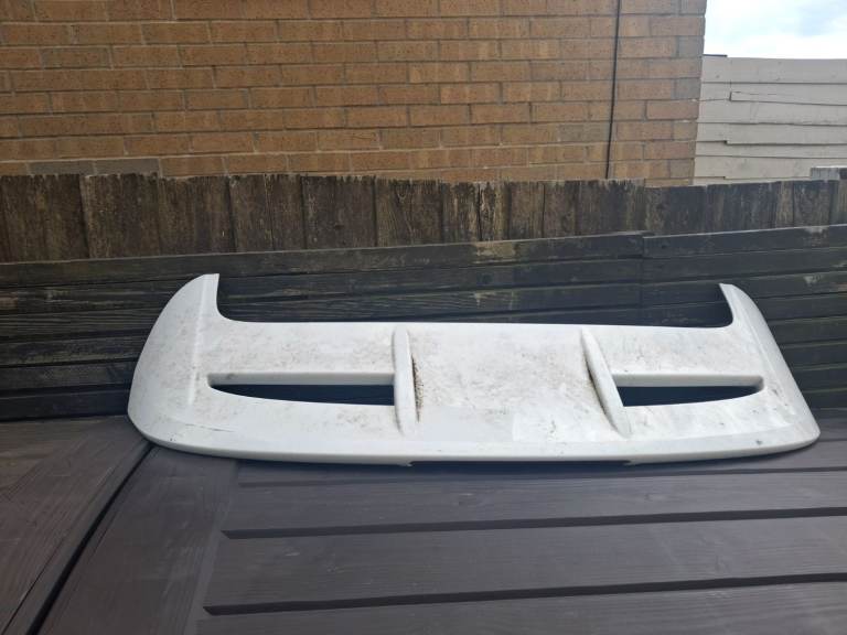 Ford fiesta z tech s rooftop genuine spoiler in white