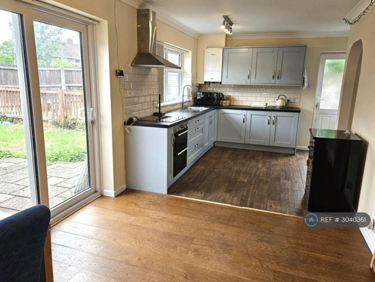3 bedroom house in Fleming Avenue, Bury St Edmunds, IP28 (3 bed) (#3040361)