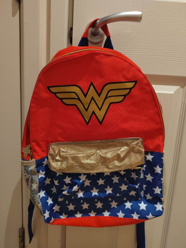 WONDERWOMAN BACKPACK with PURSE new