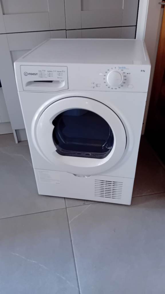 Indesit 8kg condenser tumble dryer 