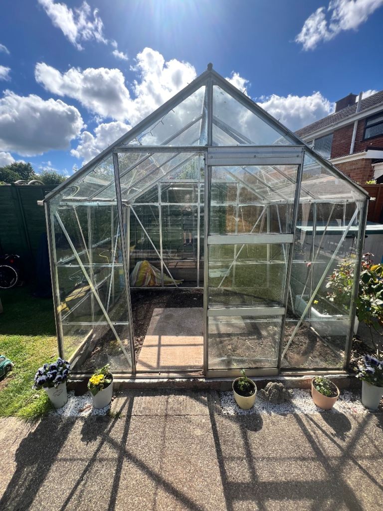 Second-hand aluminium greenhouse for sale 