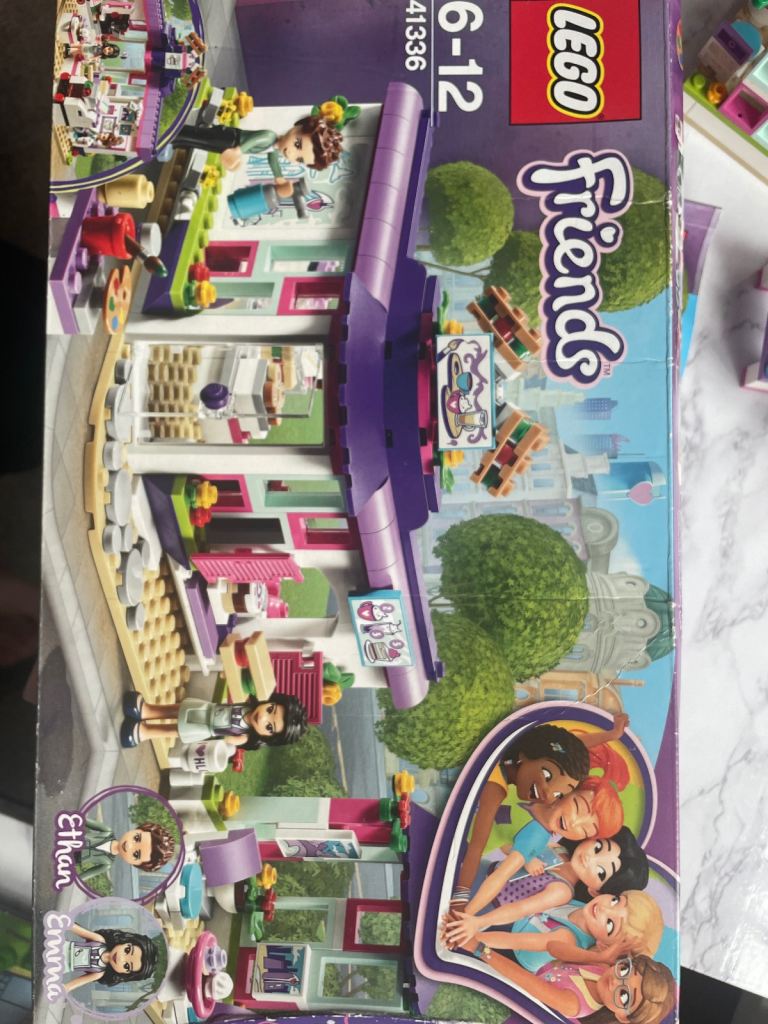 Lego friends Emma’s art cafe