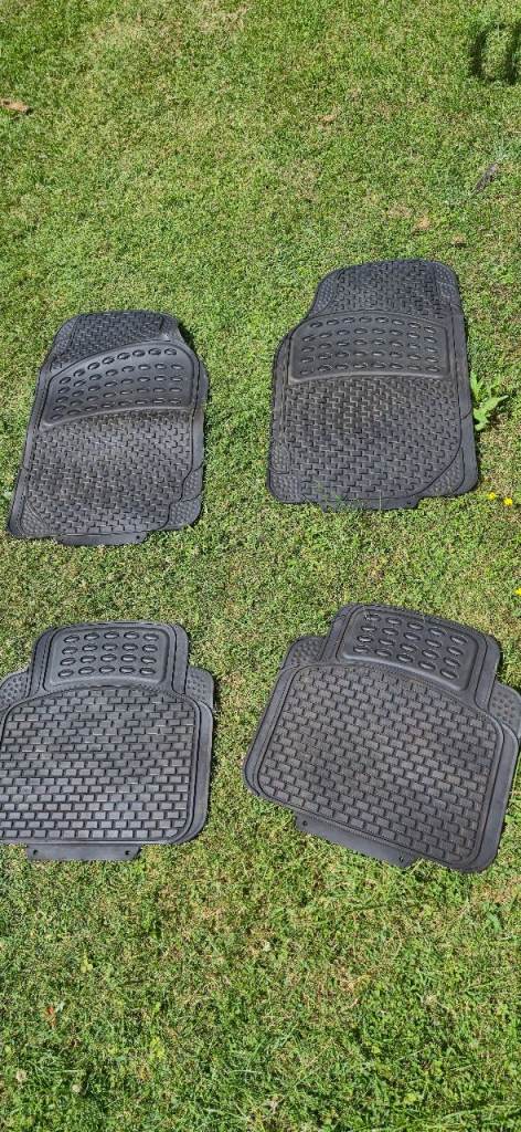 Car mats used x 4