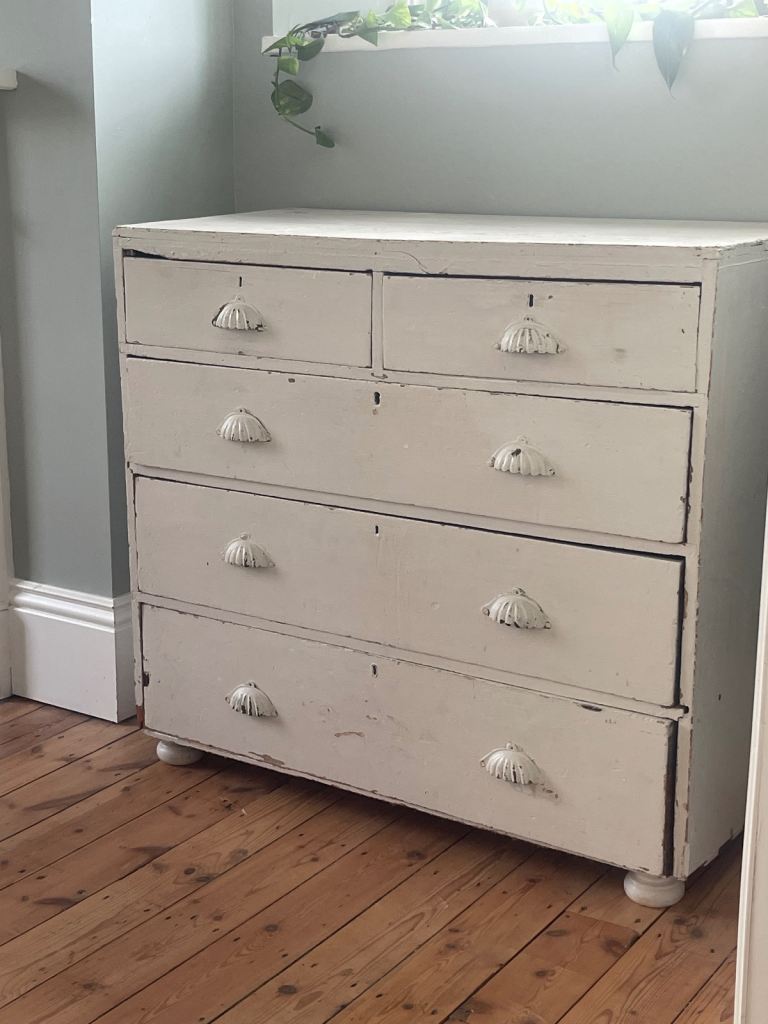 Chest of drawers 